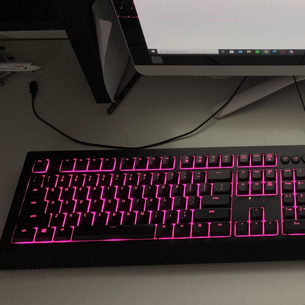 کیبورد گیمینگ ریزر مدل Cynosa V2، سوییچ ممبران، Full-Size، نورپردازی RGB