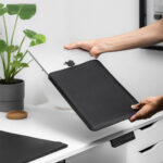 کاور لپ تاپ سندمارک مدل Pro Leather مناسب برای لپ تاپ اپل مک بوک ۱۴ اینچی